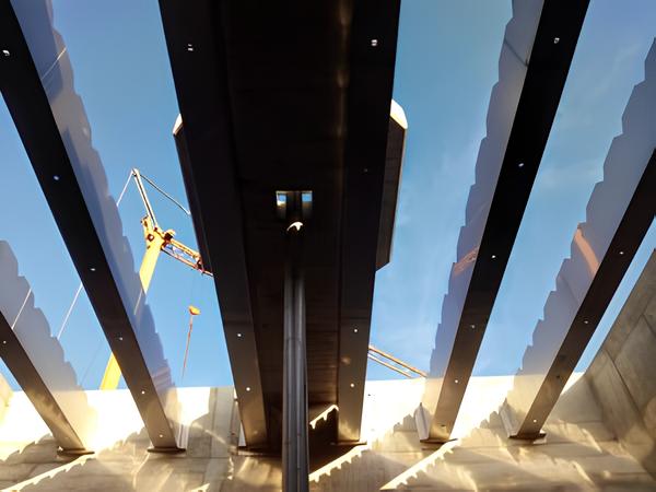 Canais Thomson instalados no tanque de obra civil do decantador lamelar